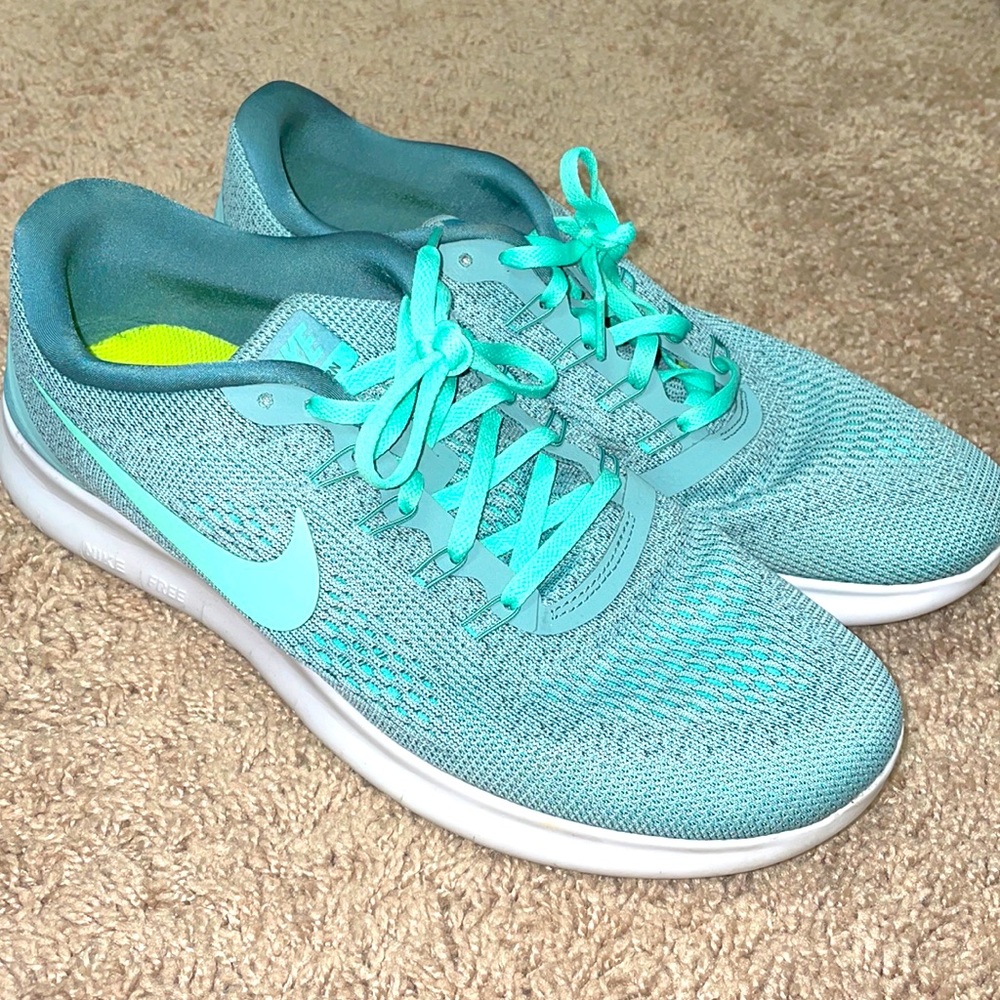 Like New Womens Nike running shoes